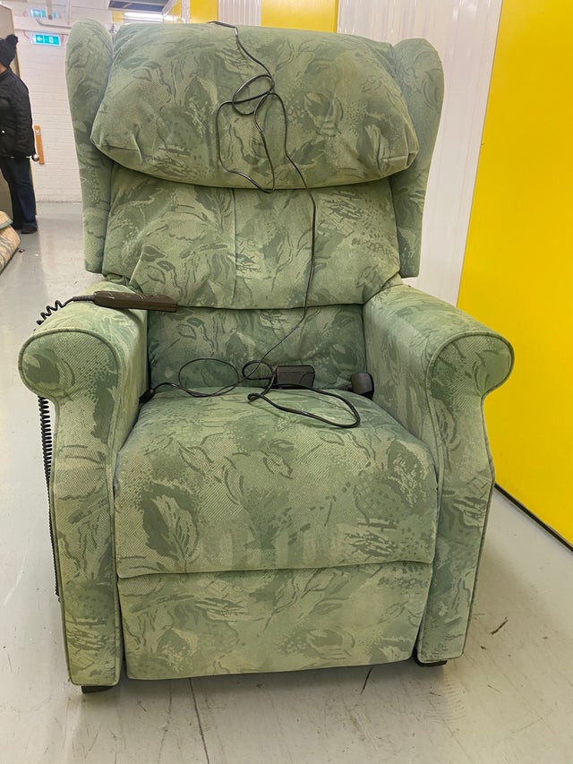 Power stand up reclining chair