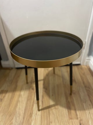 jayla Round Matt Black side table.