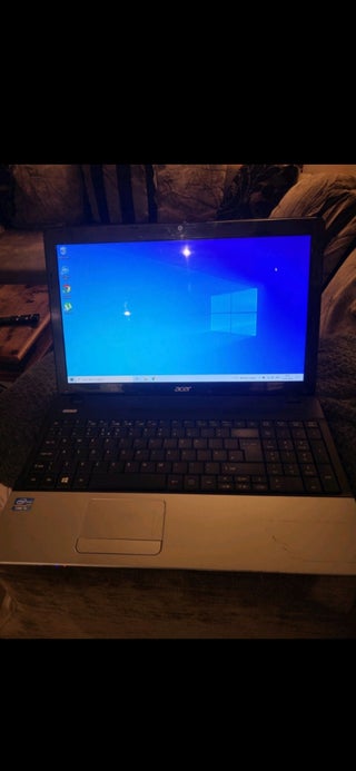 Laptop Acer Aspire E1-571