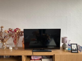 LOGIK L32SHE19 32" Smart HD ready LED TV