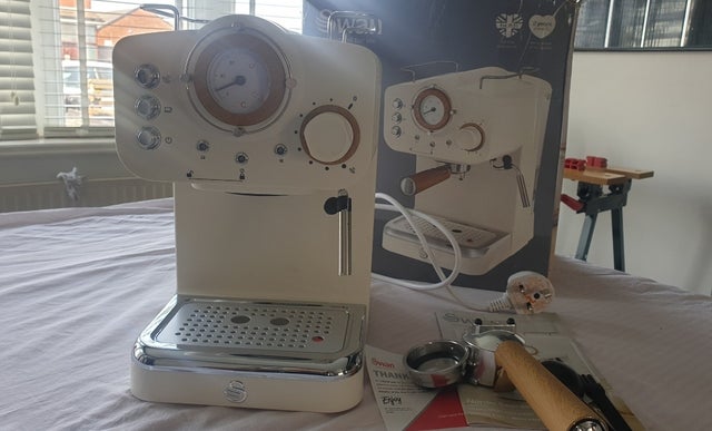 Swan Retro Pump Expresso SK22110WHTN