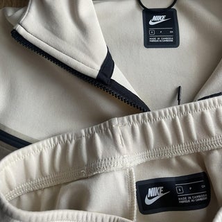 Cream Nike Tech