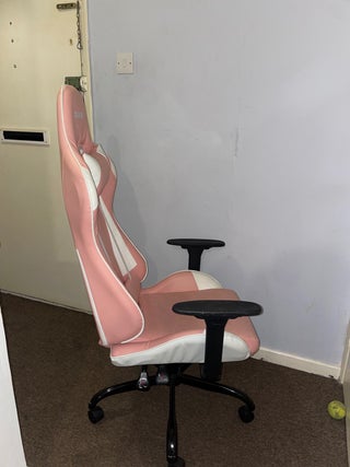 PINK AMINITURE GAMING CHAIR