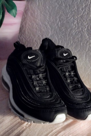 size 4 Very good condition lightly used Trainer