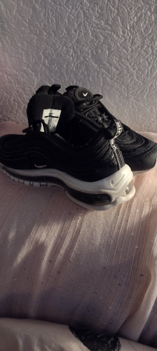 size 4 Very good condition lightly used Trainer