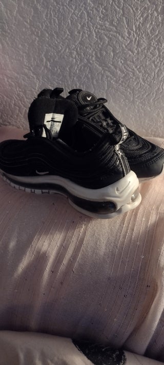 size 4 Very good condition lightly used Trainer