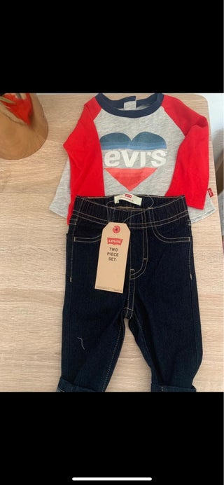 Baby girls Levi T-shirt and jeans