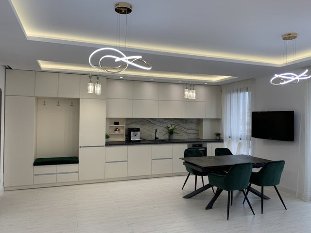 Modern 3 bedroom with study. For rent!!