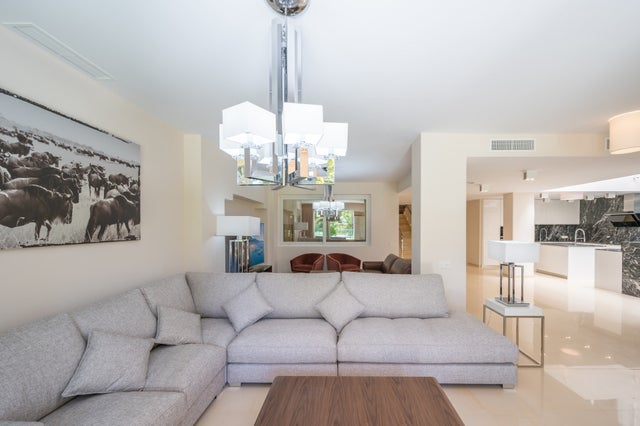 Fully renovated duplex apartment in Puerto Banús w