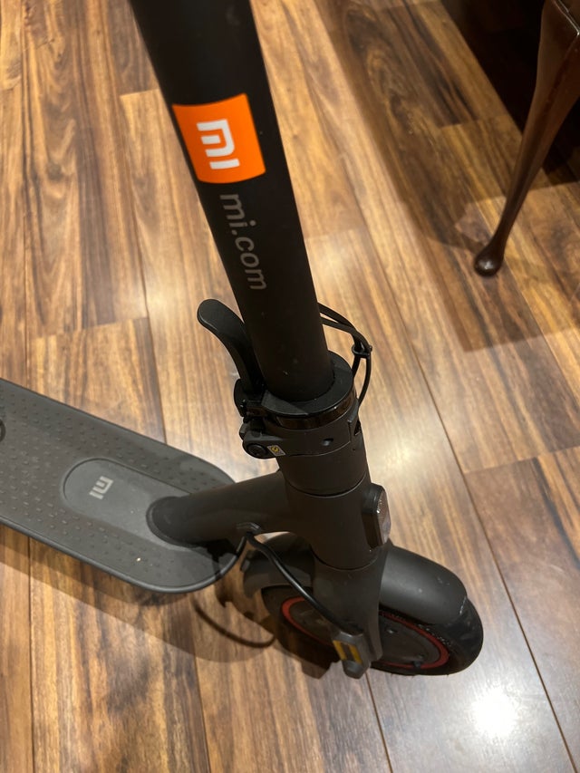 Electric scooter with cruise control