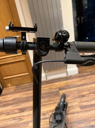 Electric scooter with cruise control