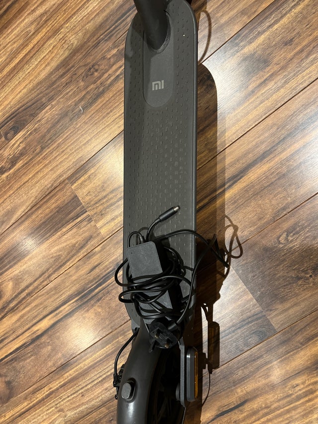 Electric scooter with cruise control