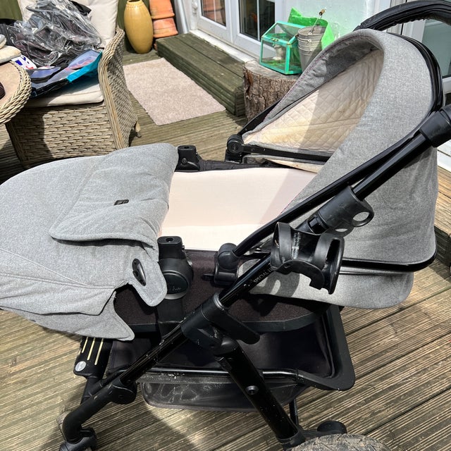 Special edition silver cross travel system