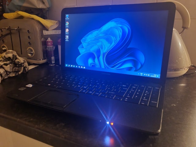 Toshiba 15.6" windows 11 pro laptop and bag