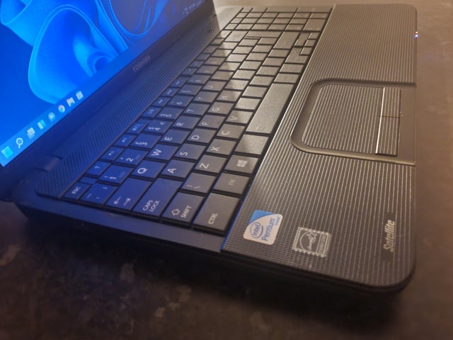 Toshiba 15.6" windows 11 pro laptop and bag