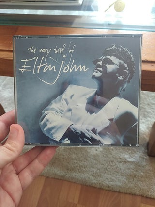 2 CDs the very BEST of Elton john
