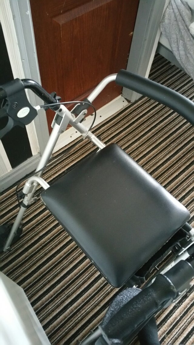 "Z-Tec 4 Wheeled Mobility Walker &amp; Seat"