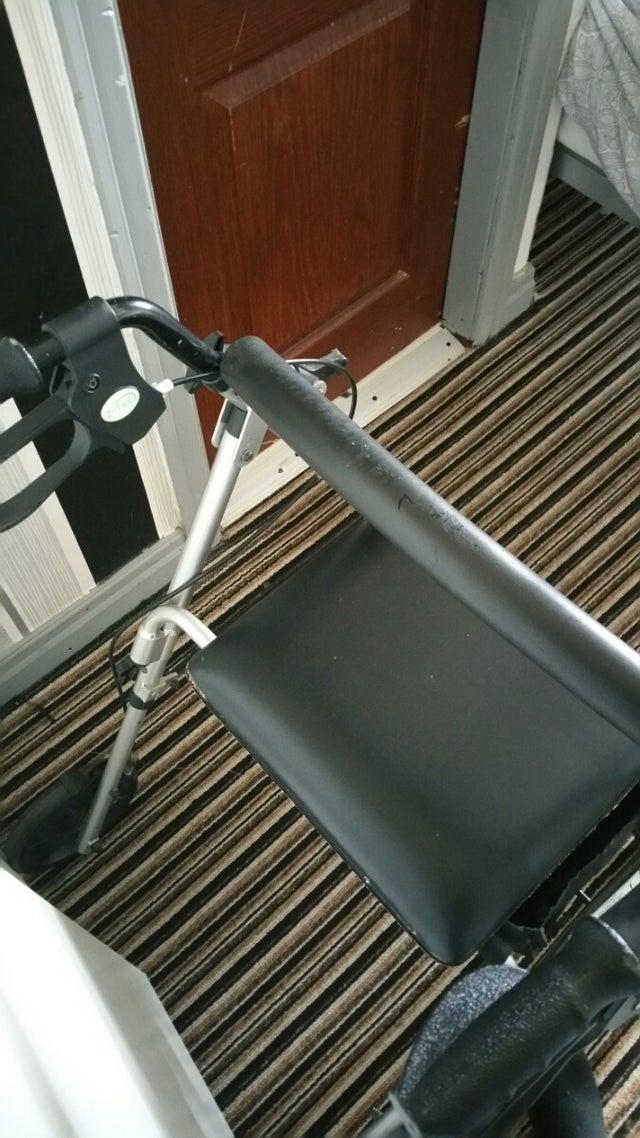 "Z-Tec 4 Wheeled Mobility Walker &amp; Seat"