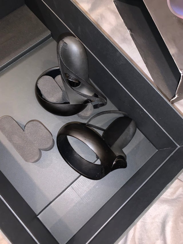 Oculus Quest VR headset 64GB