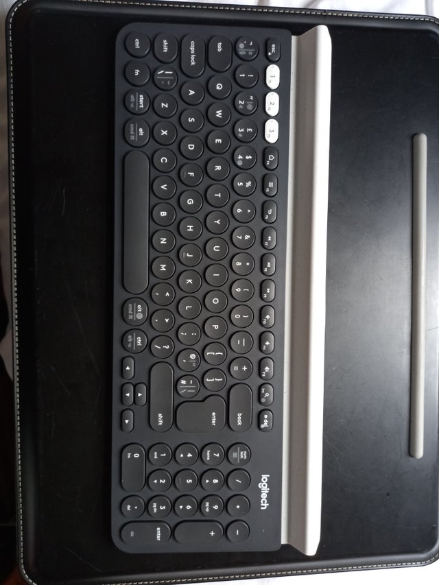 Teclado Bluetooth Logitech K780 £40