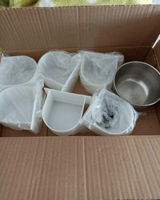 parrot food bowl and drink plate