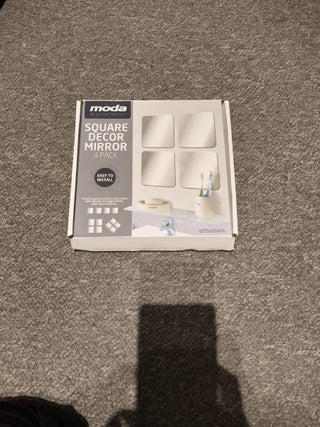 Set of square decorative mirrors, easy steps.