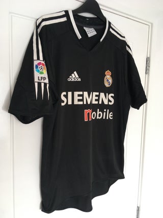 Real Madrid 2004/05 Football Shirt kit