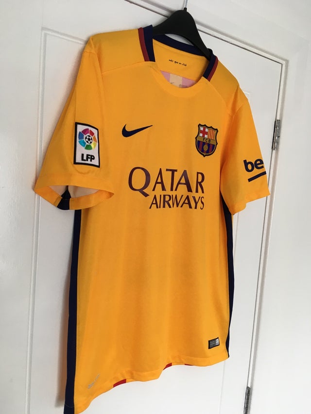 F.C Barcelona 2015/16 Away Football Shirt Kit