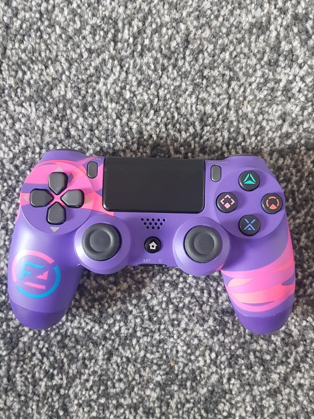 PS4 controller