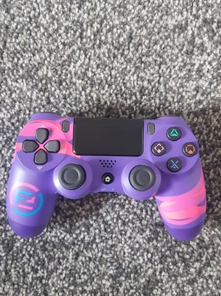 PS4 controller